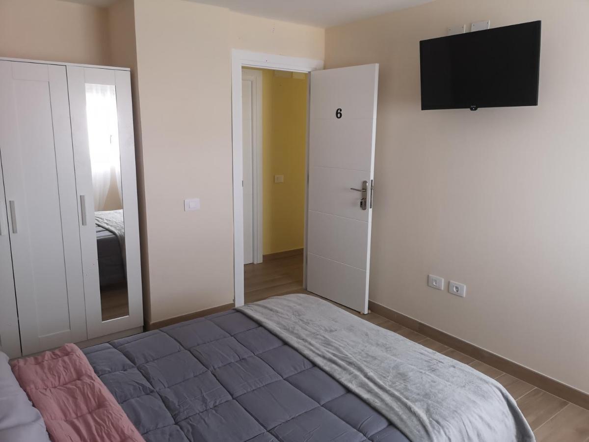 Hostal Mari En La Laguna, Alquiler Habitacion Privada En Hostal, 6 Habitaciones Cerca De La Universidad Y Aeropuerto Norte, 3 Banos Compartidos La Laguna  Exteriör bild