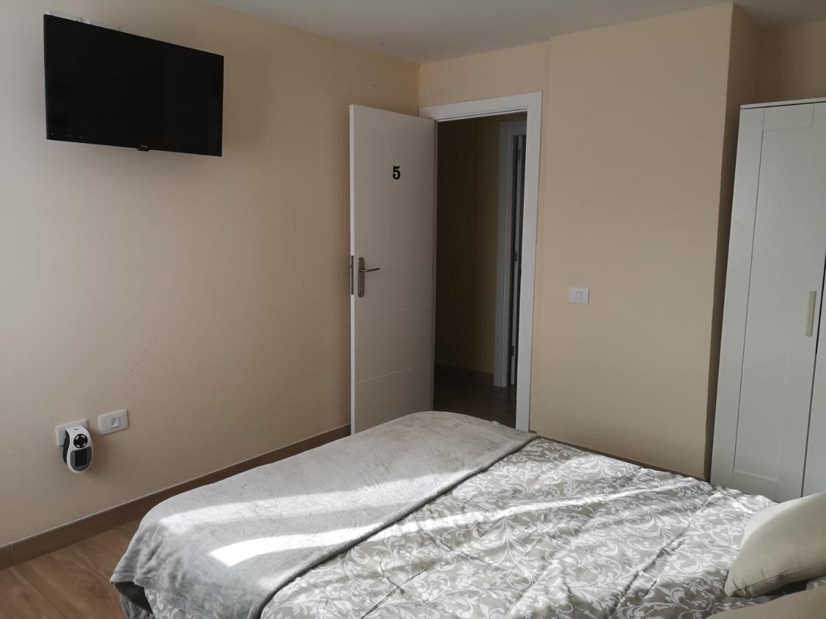 Hostal Mari En La Laguna, Alquiler Habitacion Privada En Hostal, 6 Habitaciones Cerca De La Universidad Y Aeropuerto Norte, 3 Banos Compartidos La Laguna  Exteriör bild
