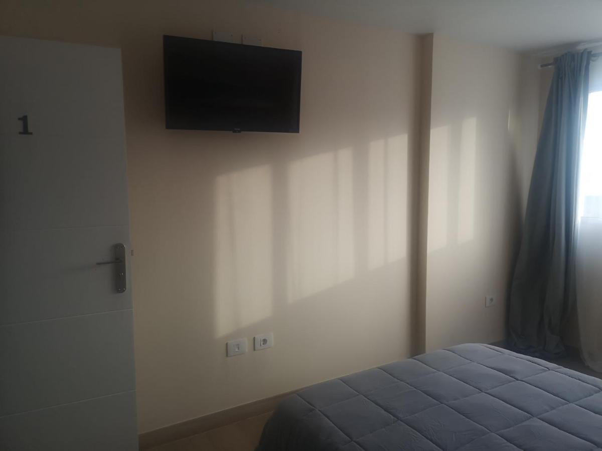 Hostal Mari En La Laguna, Alquiler Habitacion Privada En Hostal, 6 Habitaciones Cerca De La Universidad Y Aeropuerto Norte, 3 Banos Compartidos La Laguna  Exteriör bild