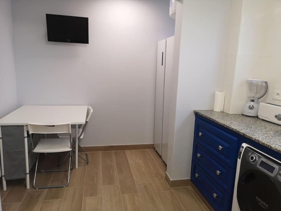 Hostal Mari En La Laguna, Alquiler Habitacion Privada En Hostal, 6 Habitaciones Cerca De La Universidad Y Aeropuerto Norte, 3 Banos Compartidos La Laguna  Exteriör bild