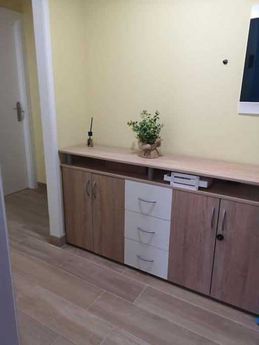 Hostal Mari En La Laguna, Alquiler Habitacion Privada En Hostal, 6 Habitaciones Cerca De La Universidad Y Aeropuerto Norte, 3 Banos Compartidos La Laguna  Exteriör bild