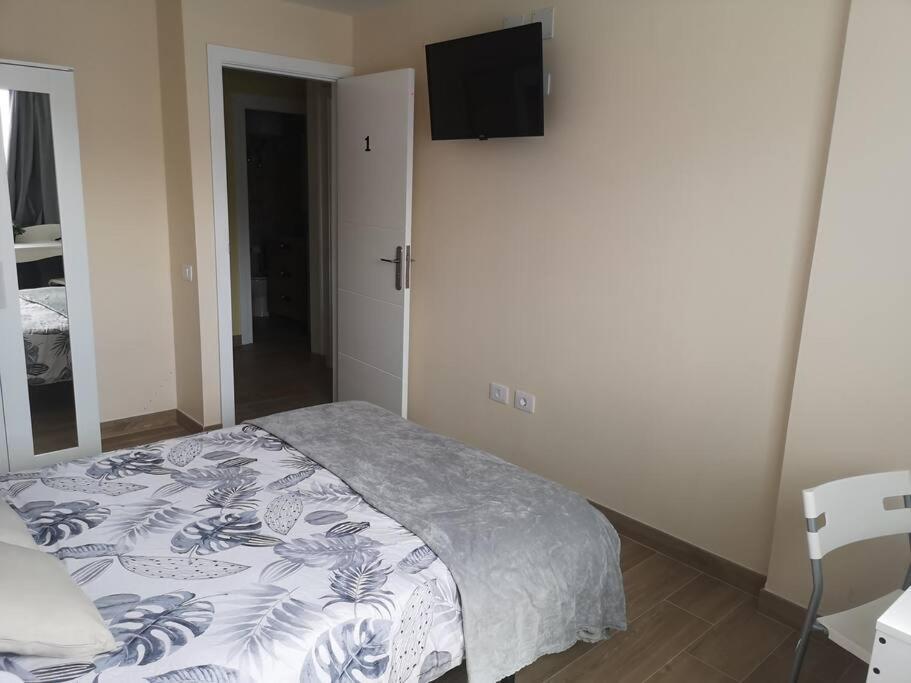 Hostal Mari En La Laguna, Alquiler Habitacion Privada En Hostal, 6 Habitaciones Cerca De La Universidad Y Aeropuerto Norte, 3 Banos Compartidos La Laguna  Exteriör bild