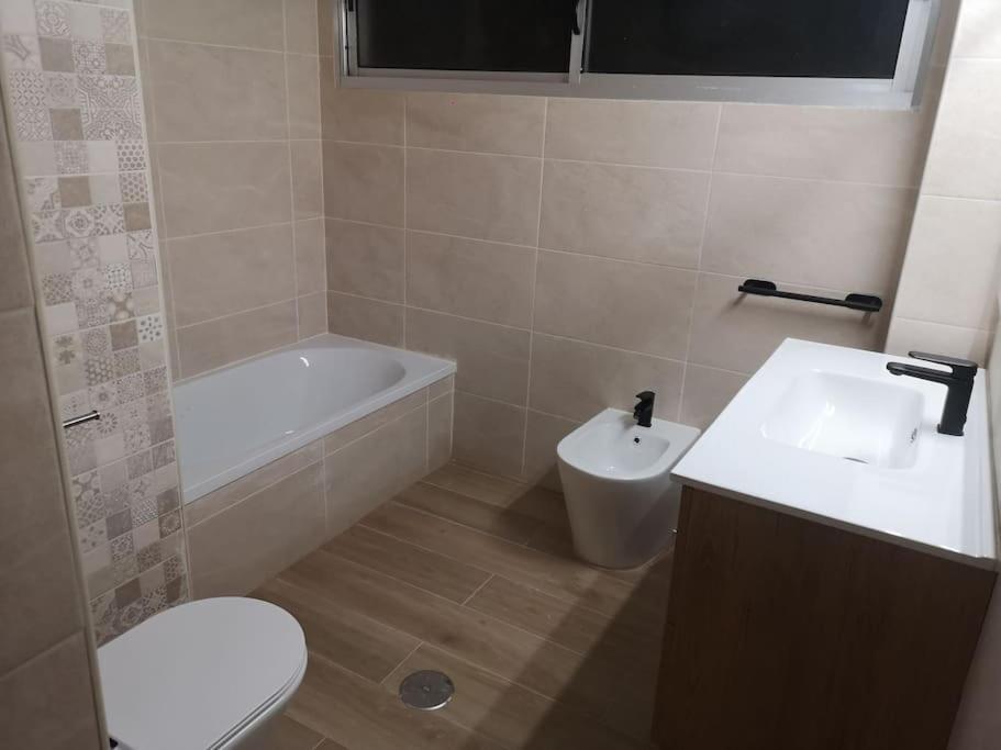 Hostal Mari En La Laguna, Alquiler Habitacion Privada En Hostal, 6 Habitaciones Cerca De La Universidad Y Aeropuerto Norte, 3 Banos Compartidos La Laguna  Exteriör bild