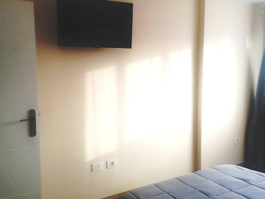 Hostal Mari En La Laguna, Alquiler Habitacion Privada En Hostal, 6 Habitaciones Cerca De La Universidad Y Aeropuerto Norte, 3 Banos Compartidos La Laguna  Exteriör bild