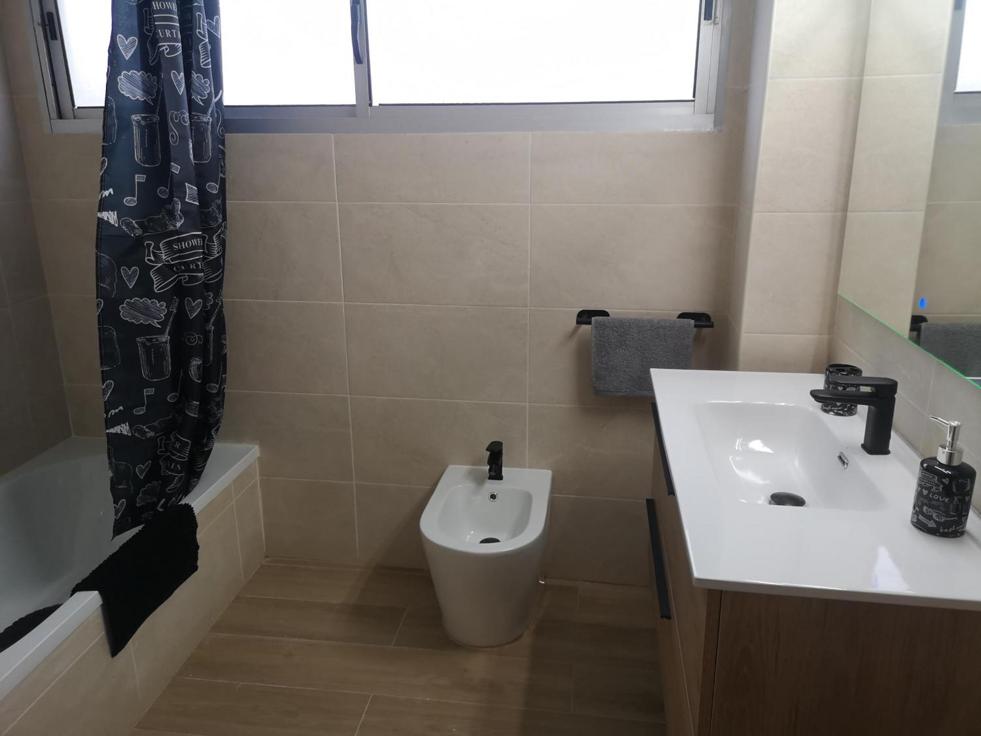 Hostal Mari En La Laguna, Alquiler Habitacion Privada En Hostal, 6 Habitaciones Cerca De La Universidad Y Aeropuerto Norte, 3 Banos Compartidos La Laguna  Exteriör bild